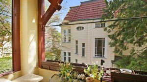 Überdachter Balkon