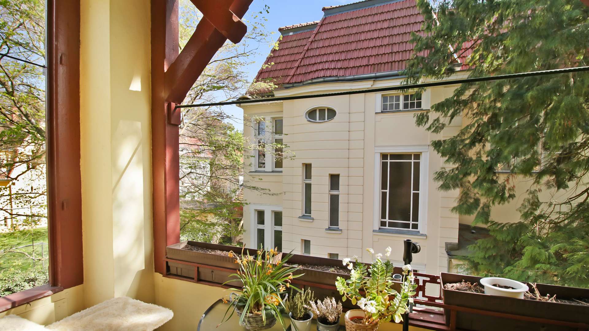 Überdachter Balkon