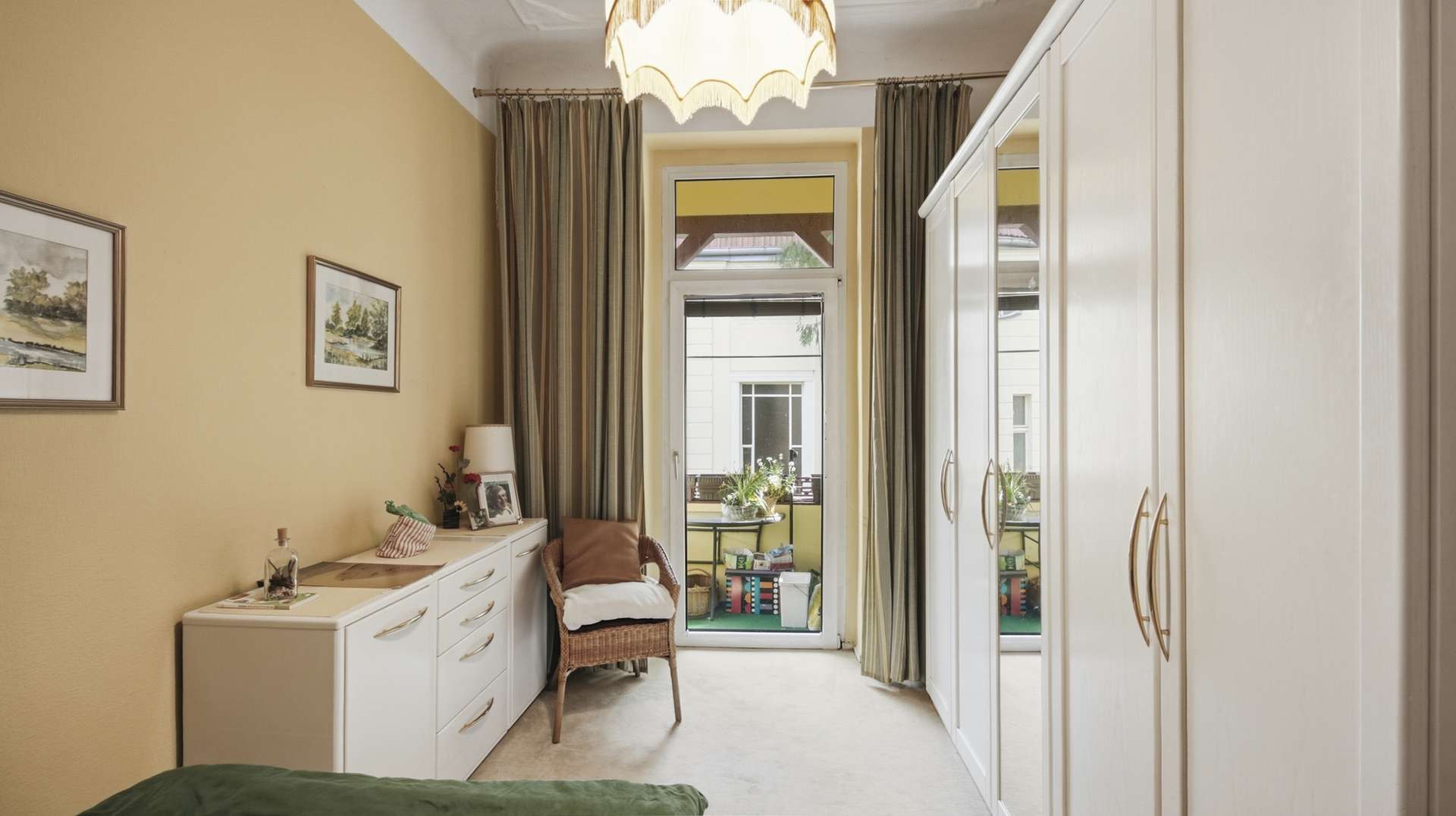 Schlafzimmer mit Balkon