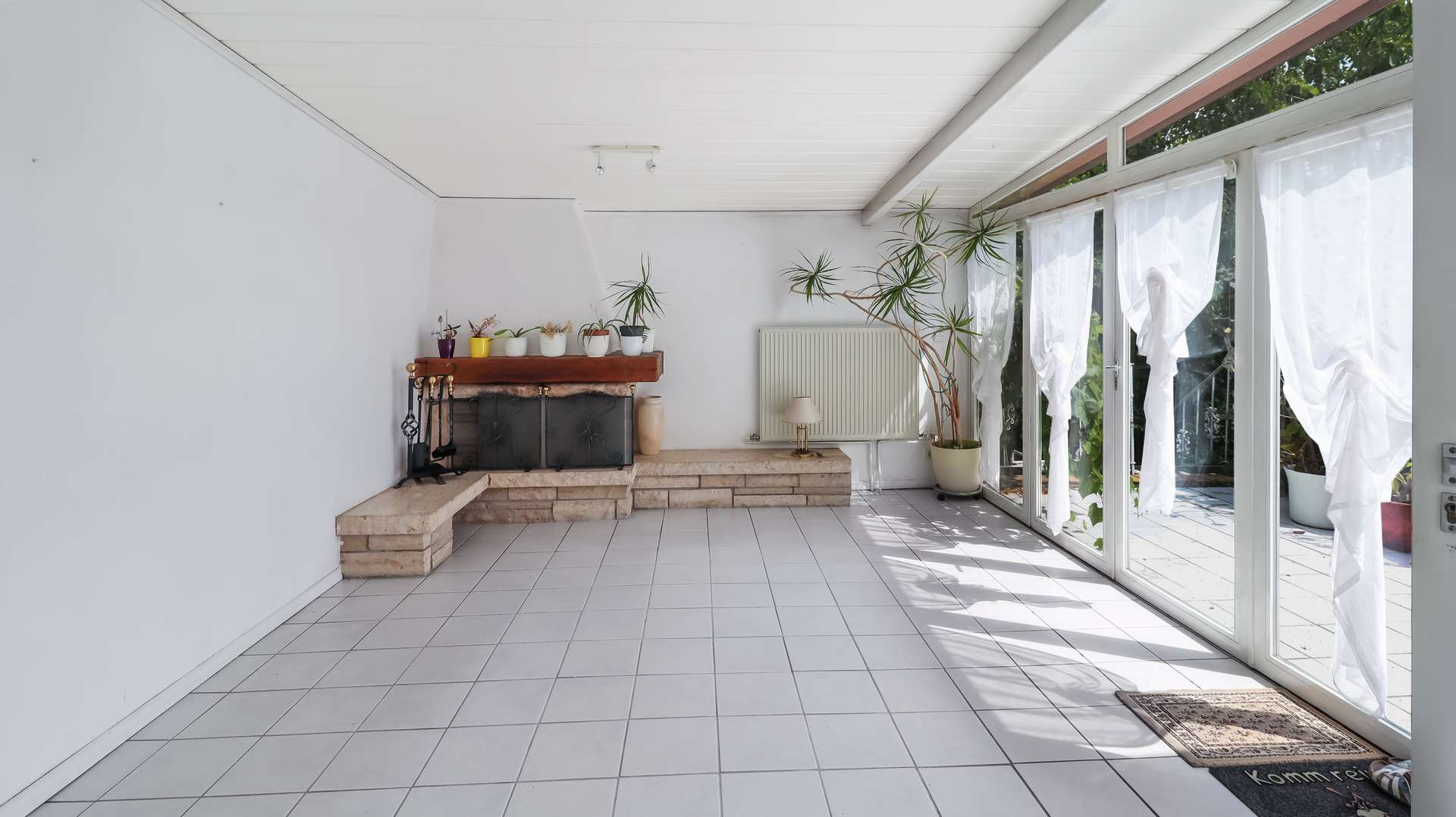 Wintergarten mit Kamin