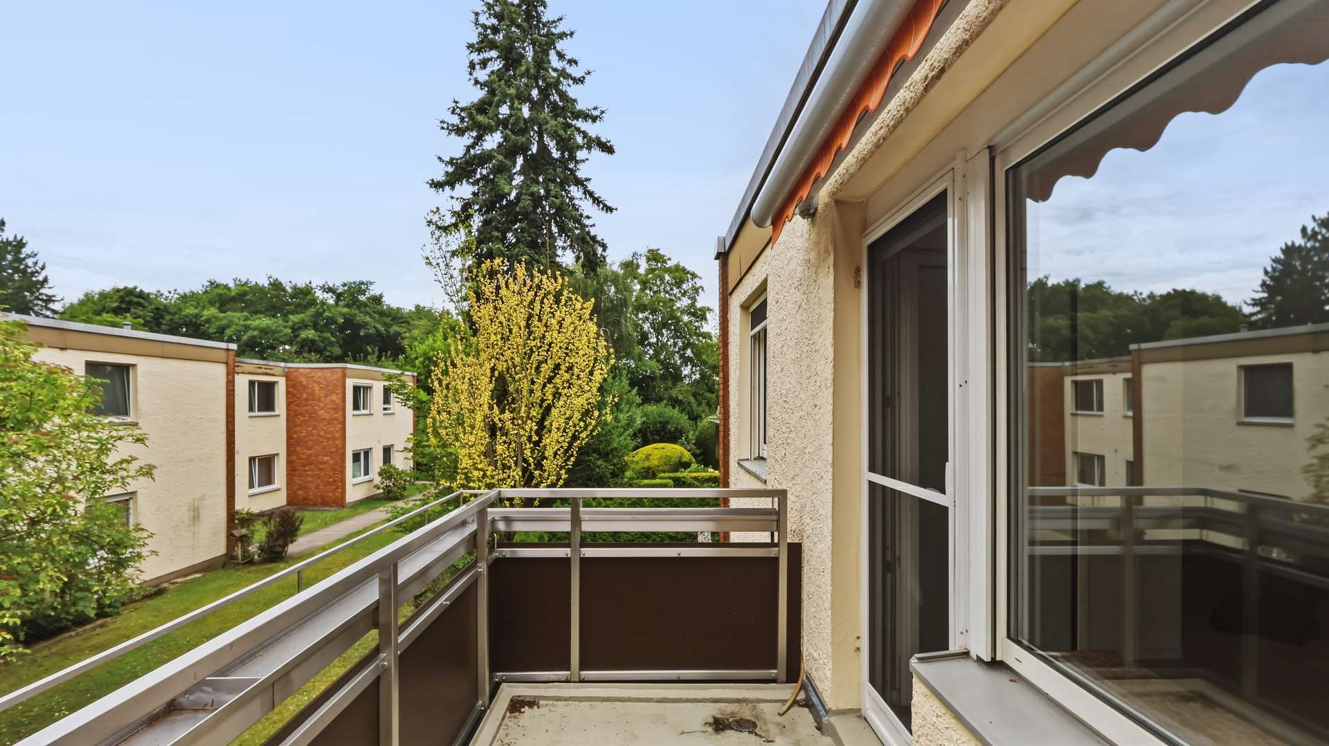 Sonnenbalkon mit Markise