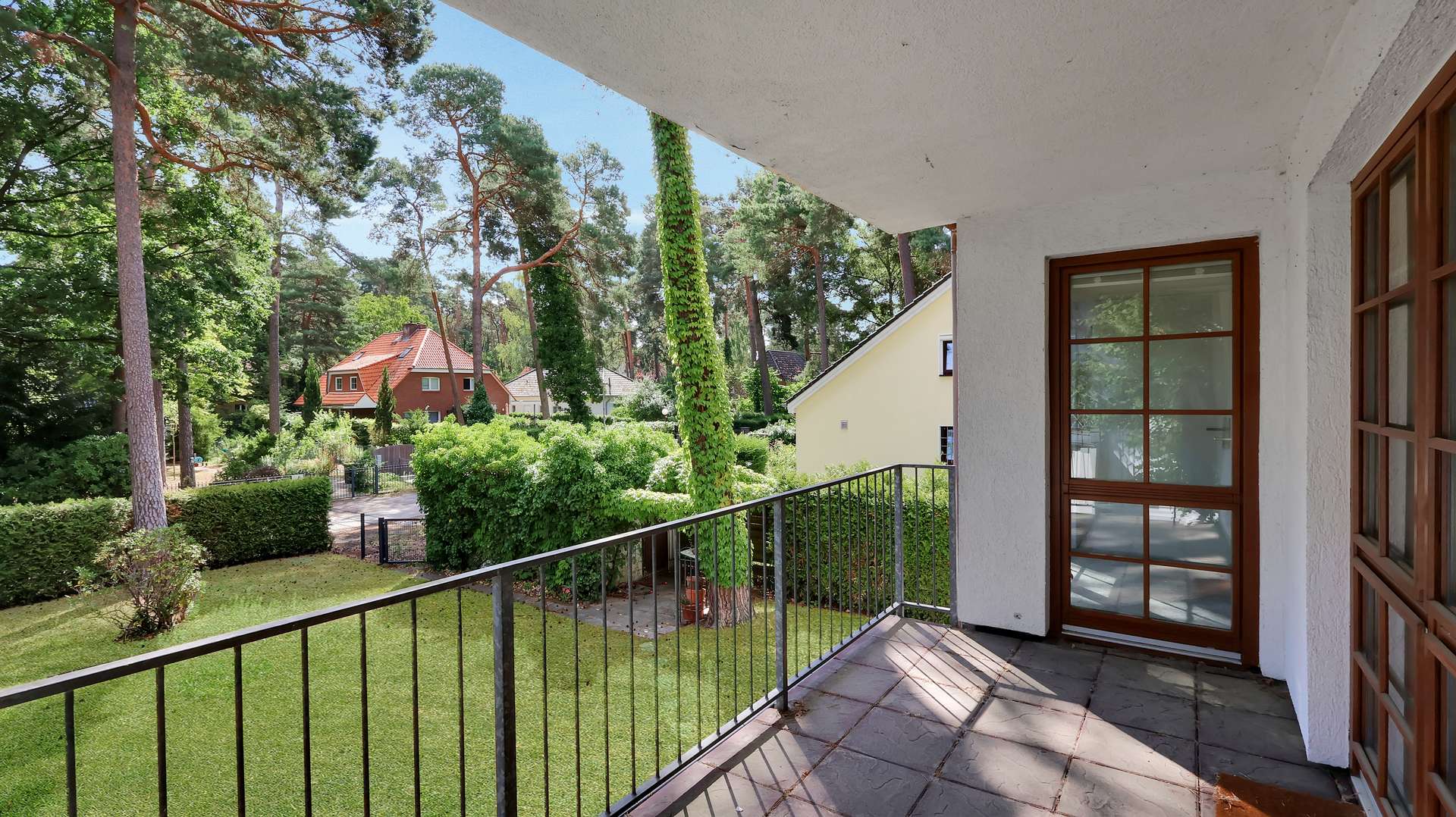 Balkon mit Zutritt aus zwei Schlafzimmern