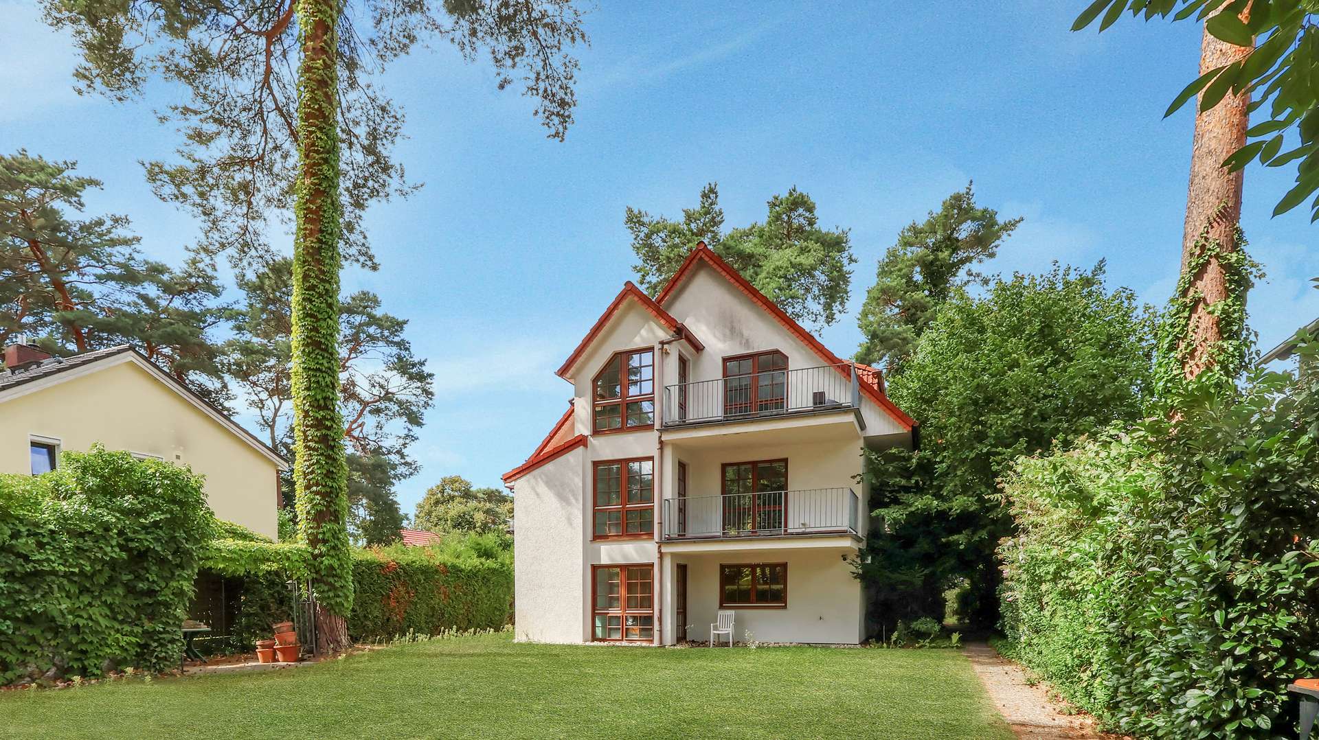Hausansicht Vorgarten