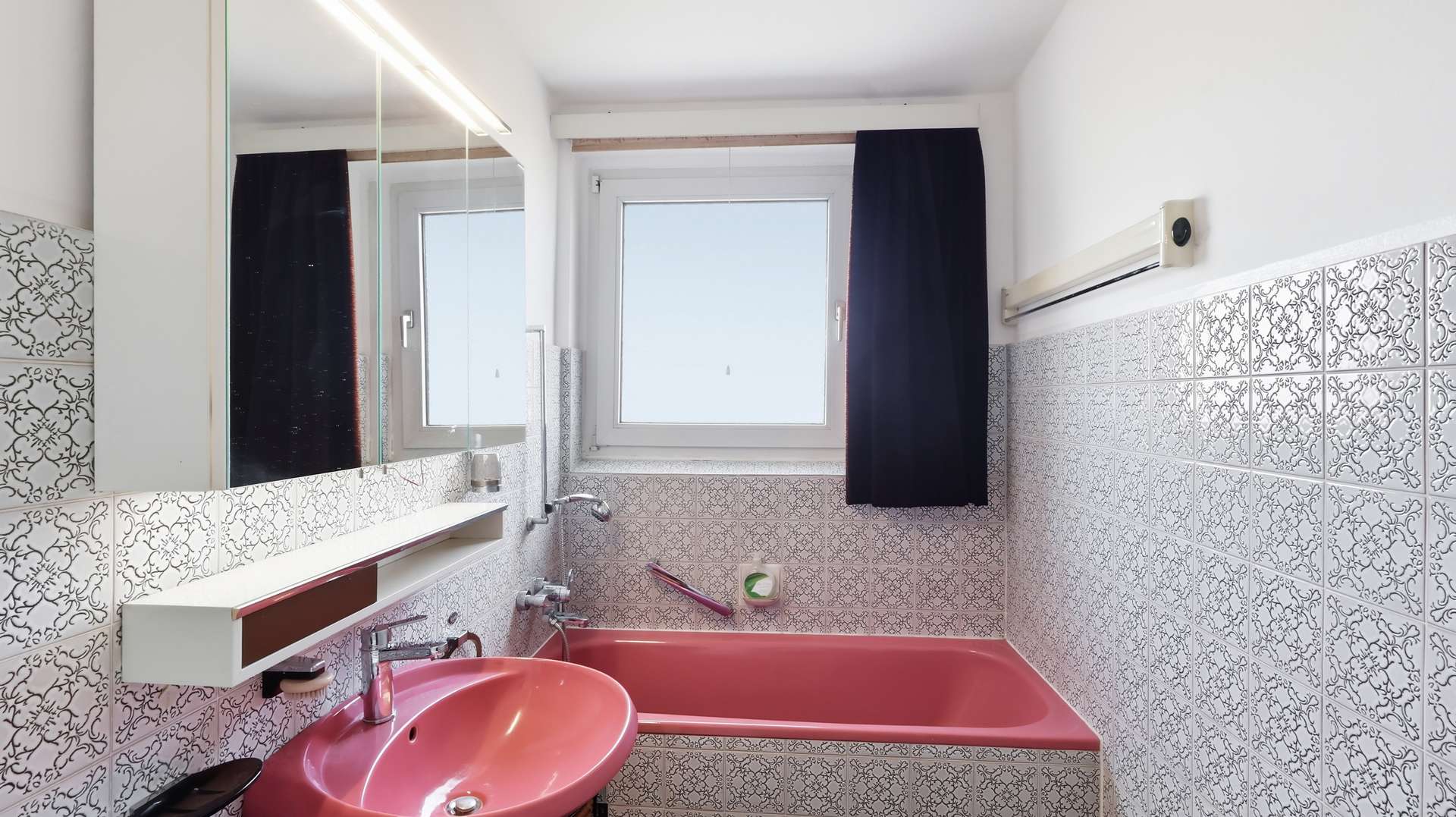 Bad mit Badewanne