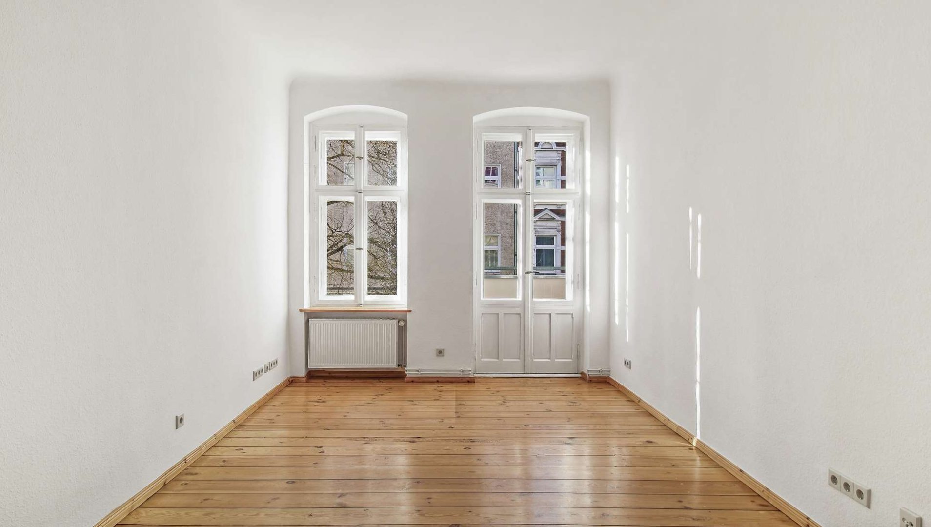 Schlafzimmer mit Stehbalkon