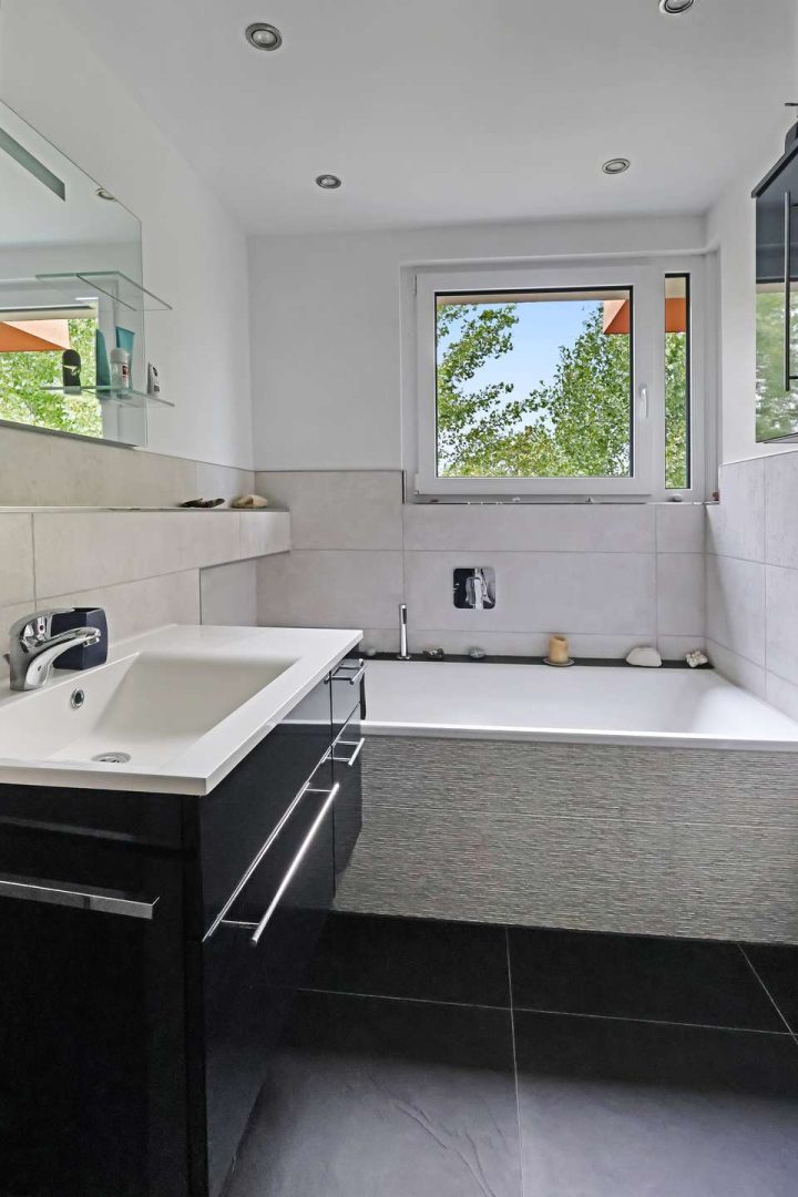 Bad mit Wanne