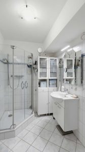 Bad mit Dusche