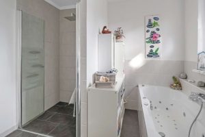 Badezimmer EG