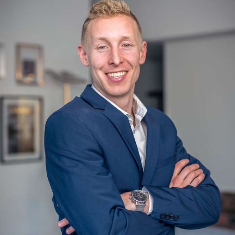 Herr Lukas Hesse